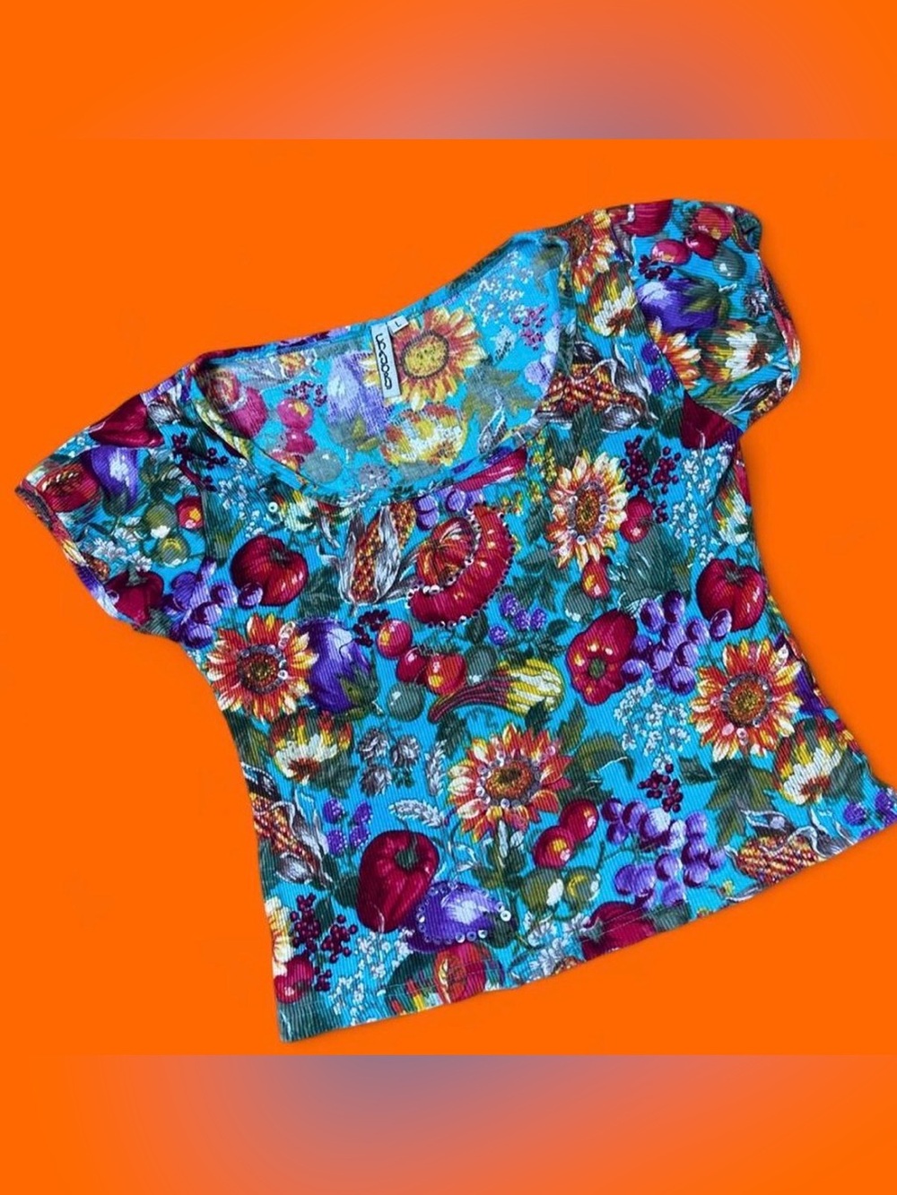 Cute maximalist vintage 90s y2k floral / veggie / fruit garden themed top